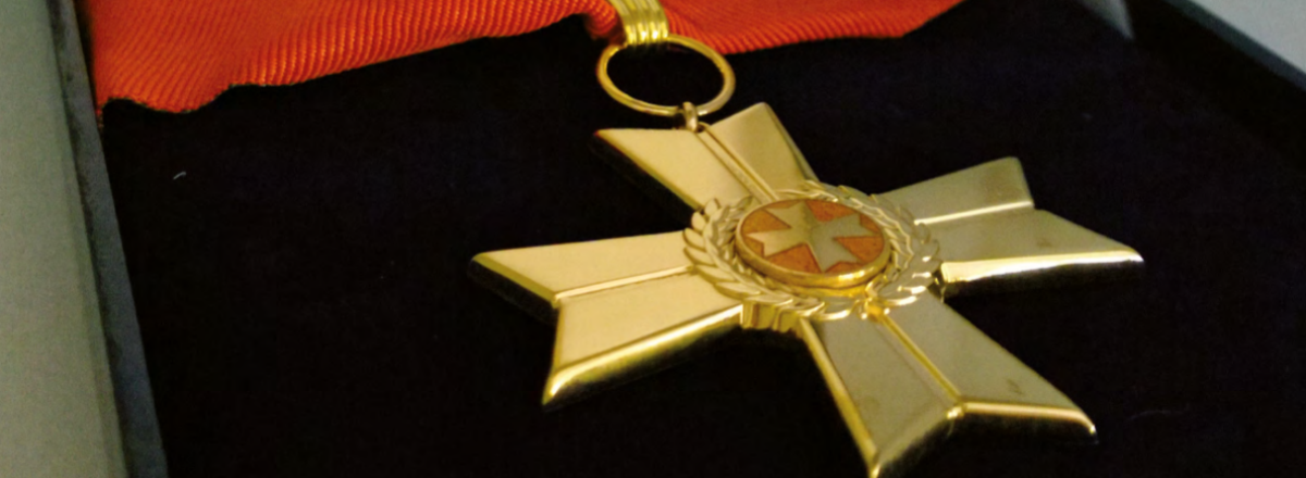 Ansiomerkki kotelossaan